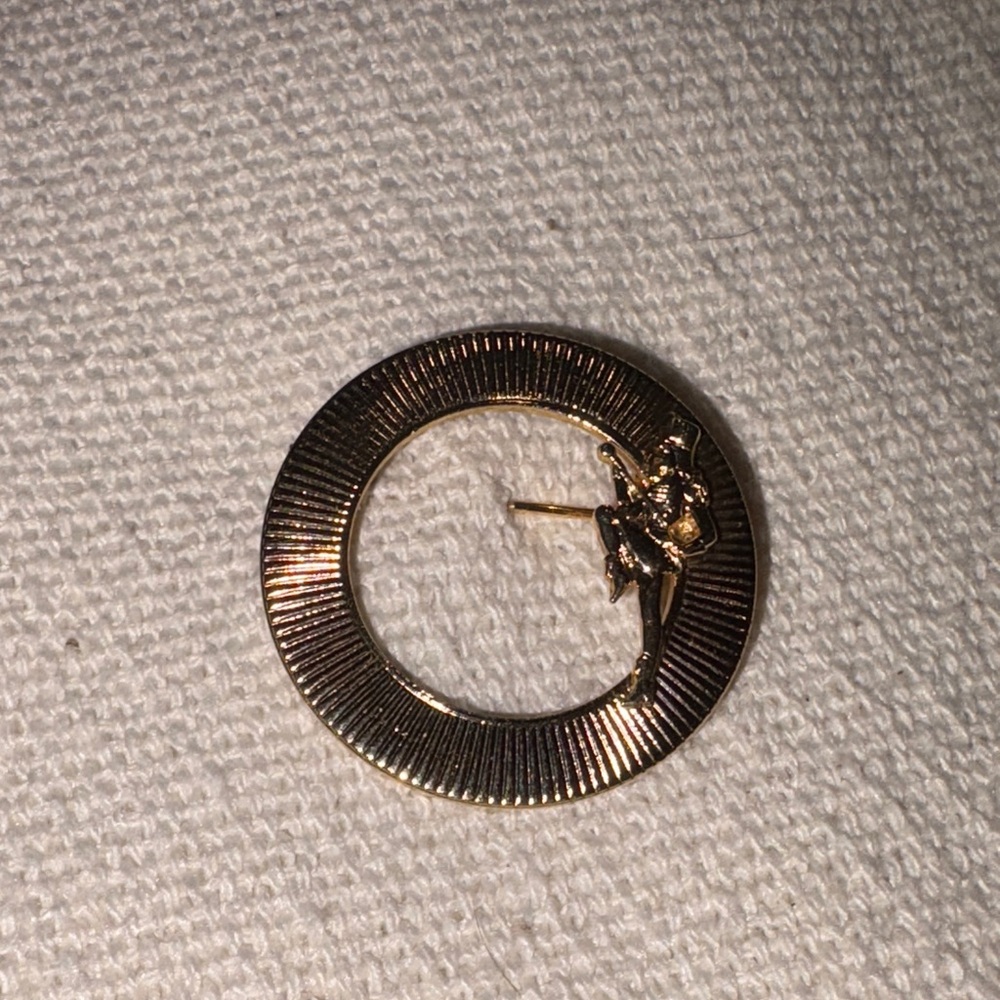 Vintage Band Majorette Lapel or Scarf Pin Textured Round Gold Medallion Brooch - Picture 4 of 11